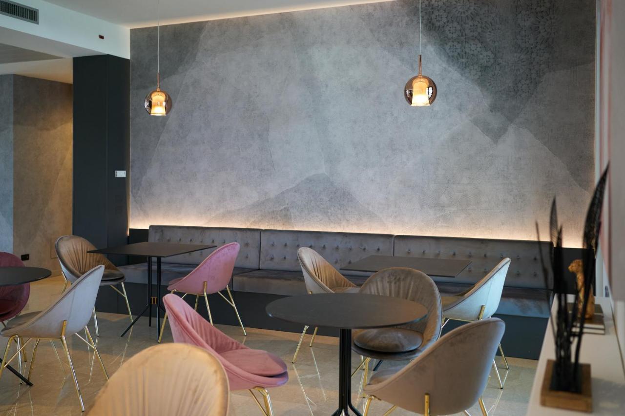 Omnia Hotel 4*