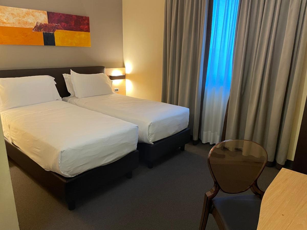 Omnia Hotel 4*